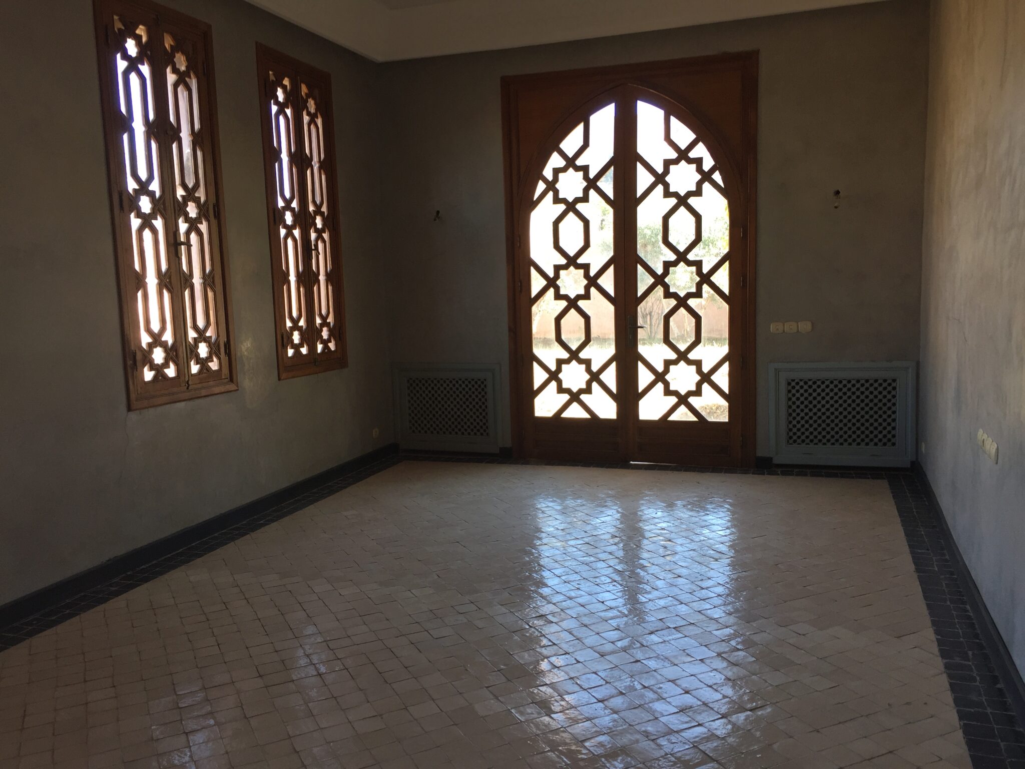 فيلا رفيعة بتصميم راق وفضاء فسيح / مراكش