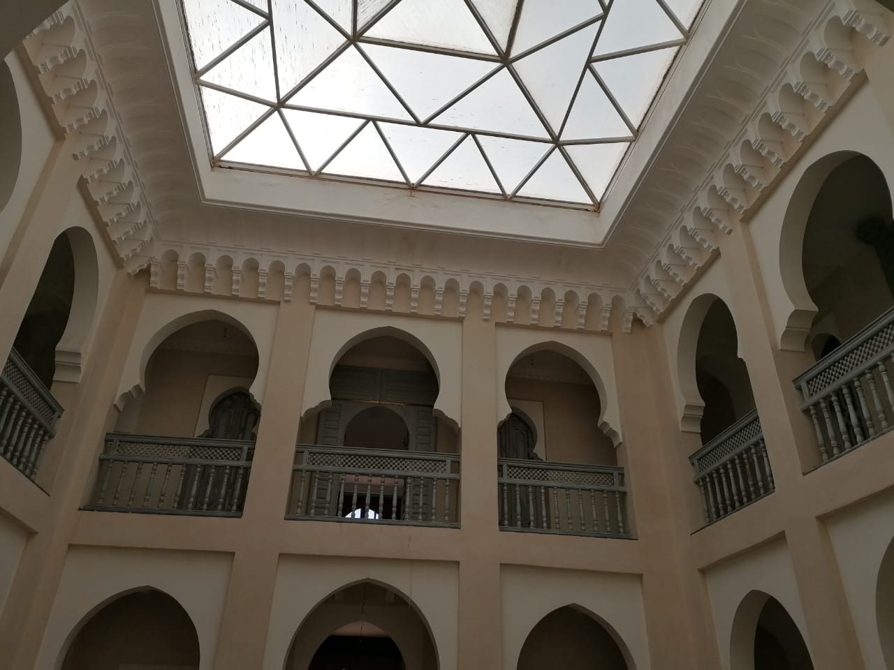 فيلا رفيعة بتصميم راق وفضاء فسيح / مراكش