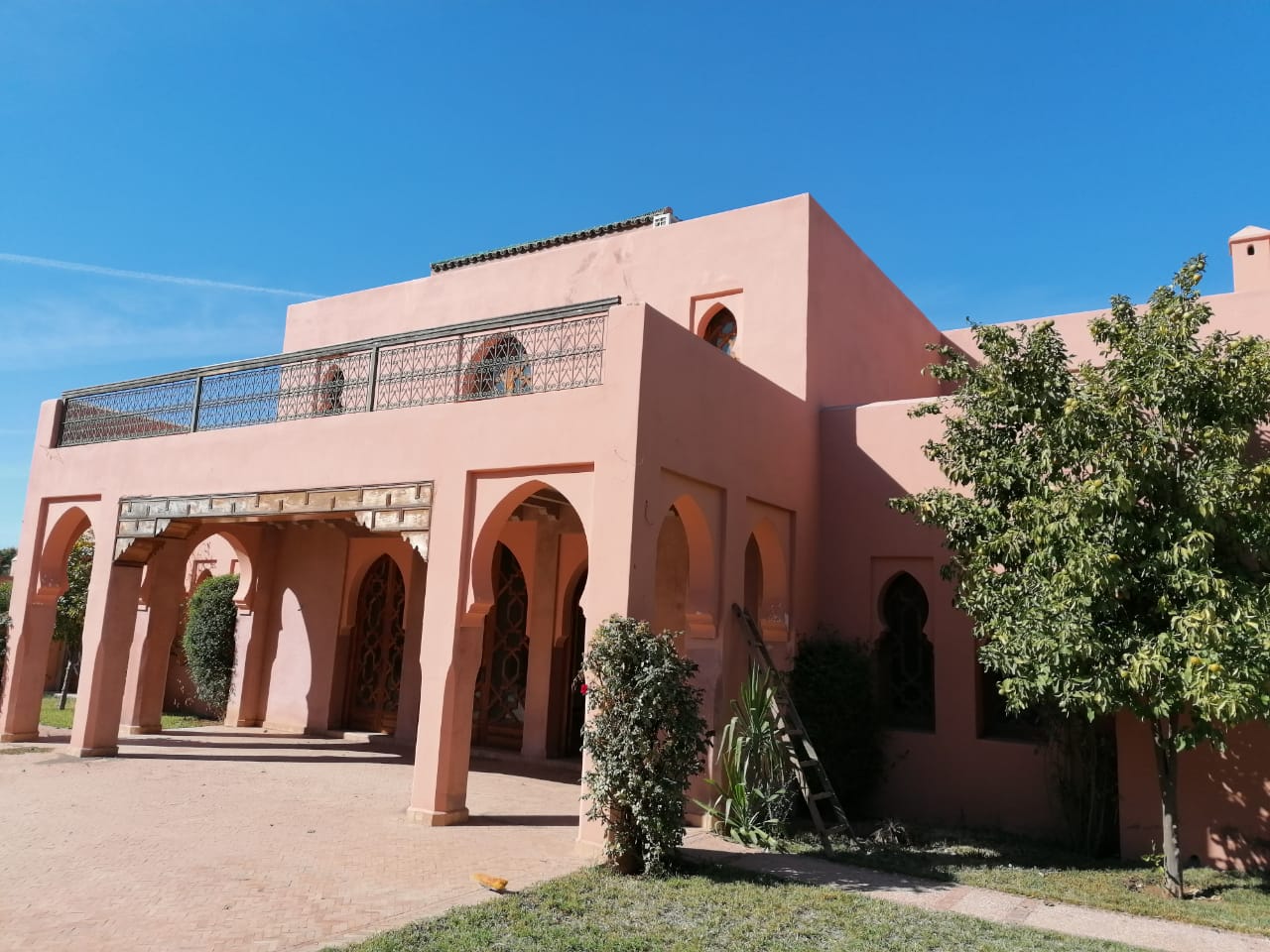 فيلا رفيعة بتصميم راق وفضاء فسيح / مراكش