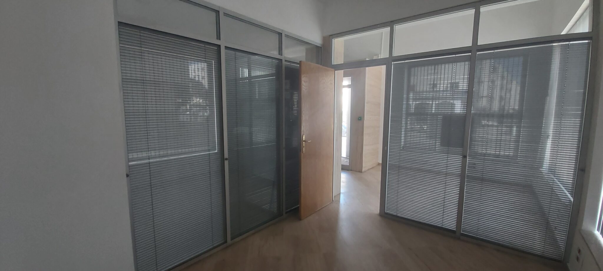 local commercial à vendre sur Rabat de 70m² au rez-de-chaussée, 82m² en mezzanine et 39m² au sousl-sol