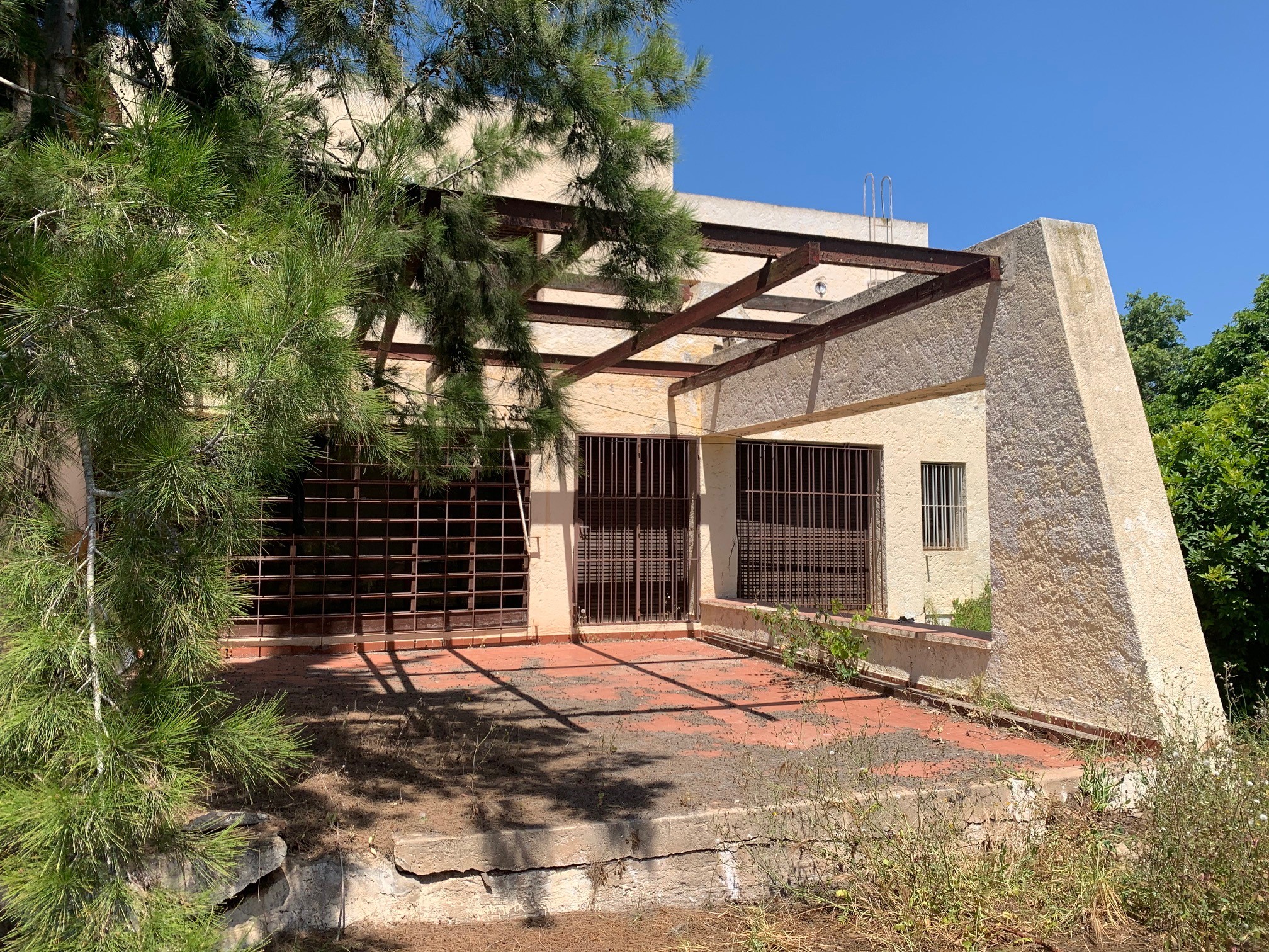 terrain avec villa à vendre à Rabat Souissi de 2.344 m²